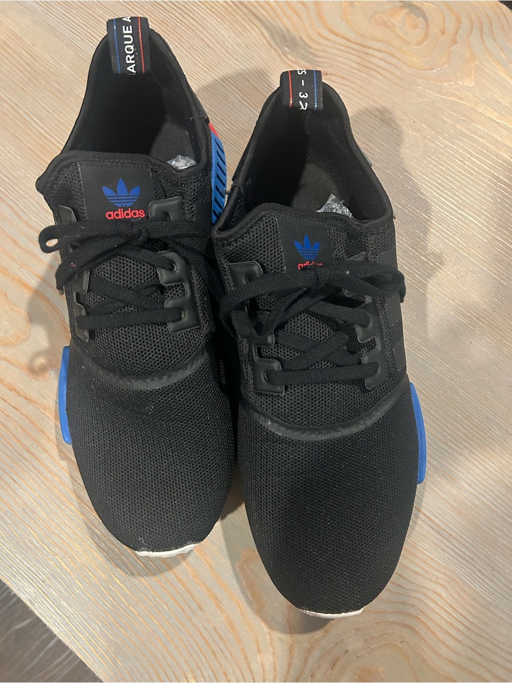 adidas NMD R1
Black Red Blue